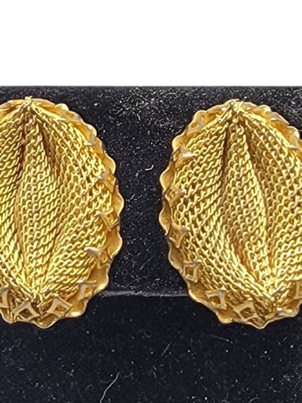 Continental Vintage Gold Tone Mesh Clip On Earrings Oval Shaped Ladies Costume - Picture 6 of 7